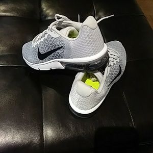 NIKE Air Max Sequent 2